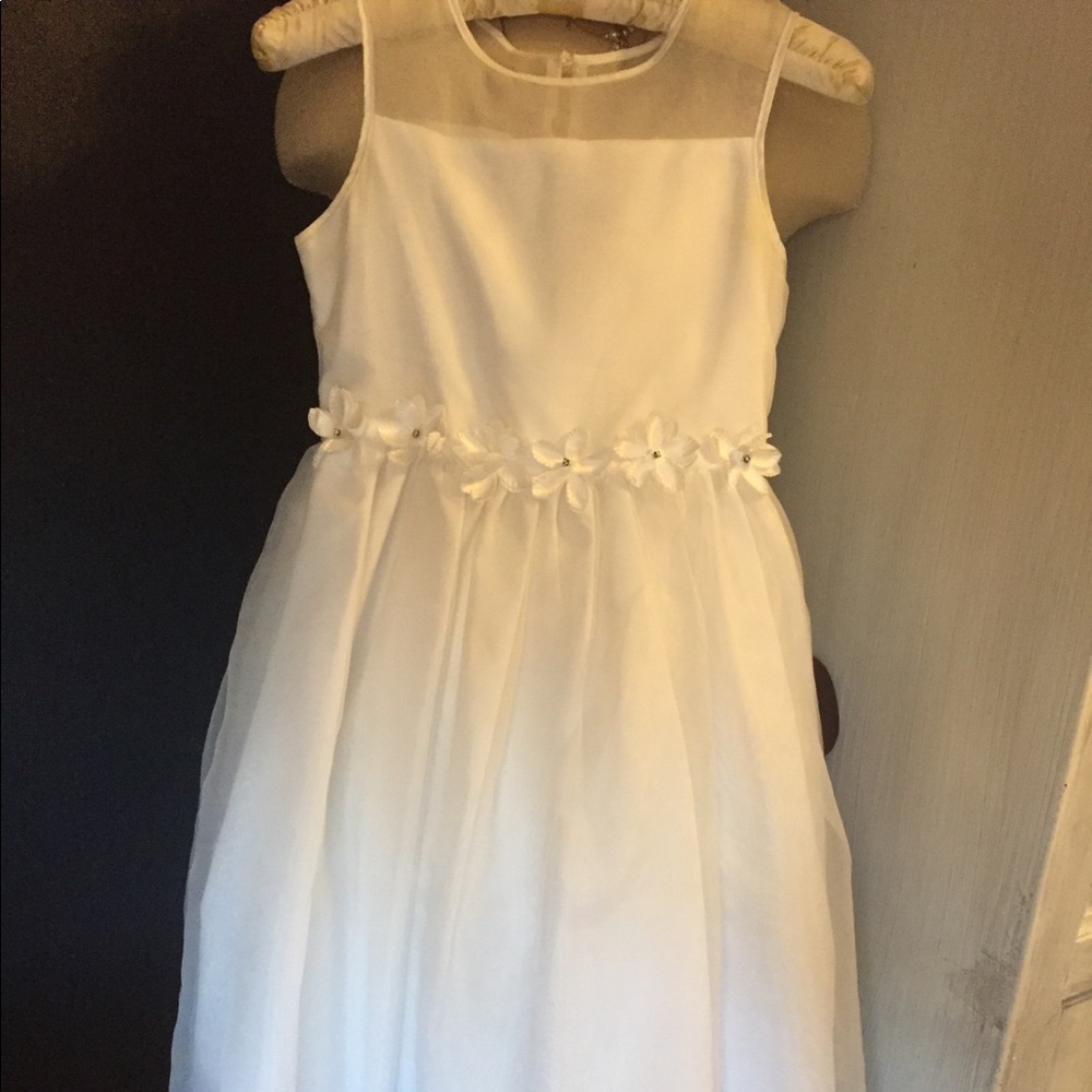 Pretty little girl's Communion dress size 12.